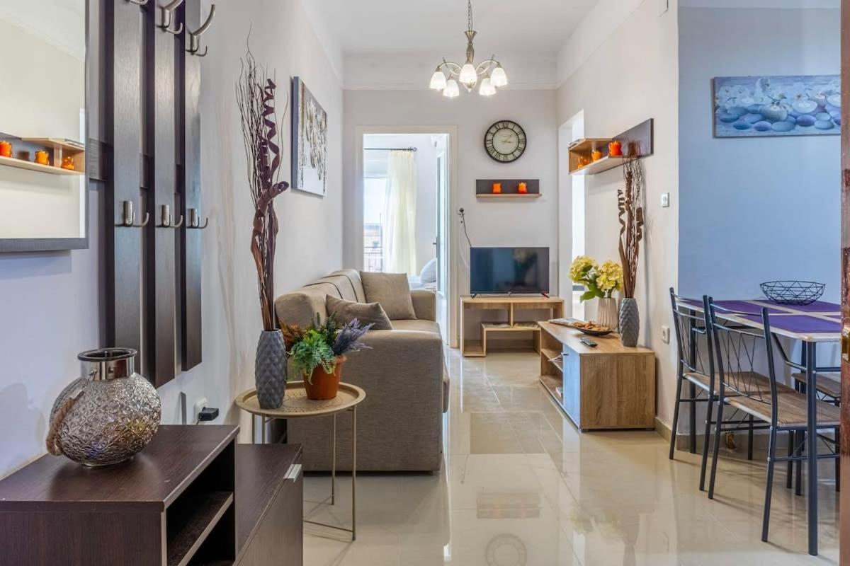 Appartamento Comfy Central Square Gem With Balcony Kalamata Esterno foto