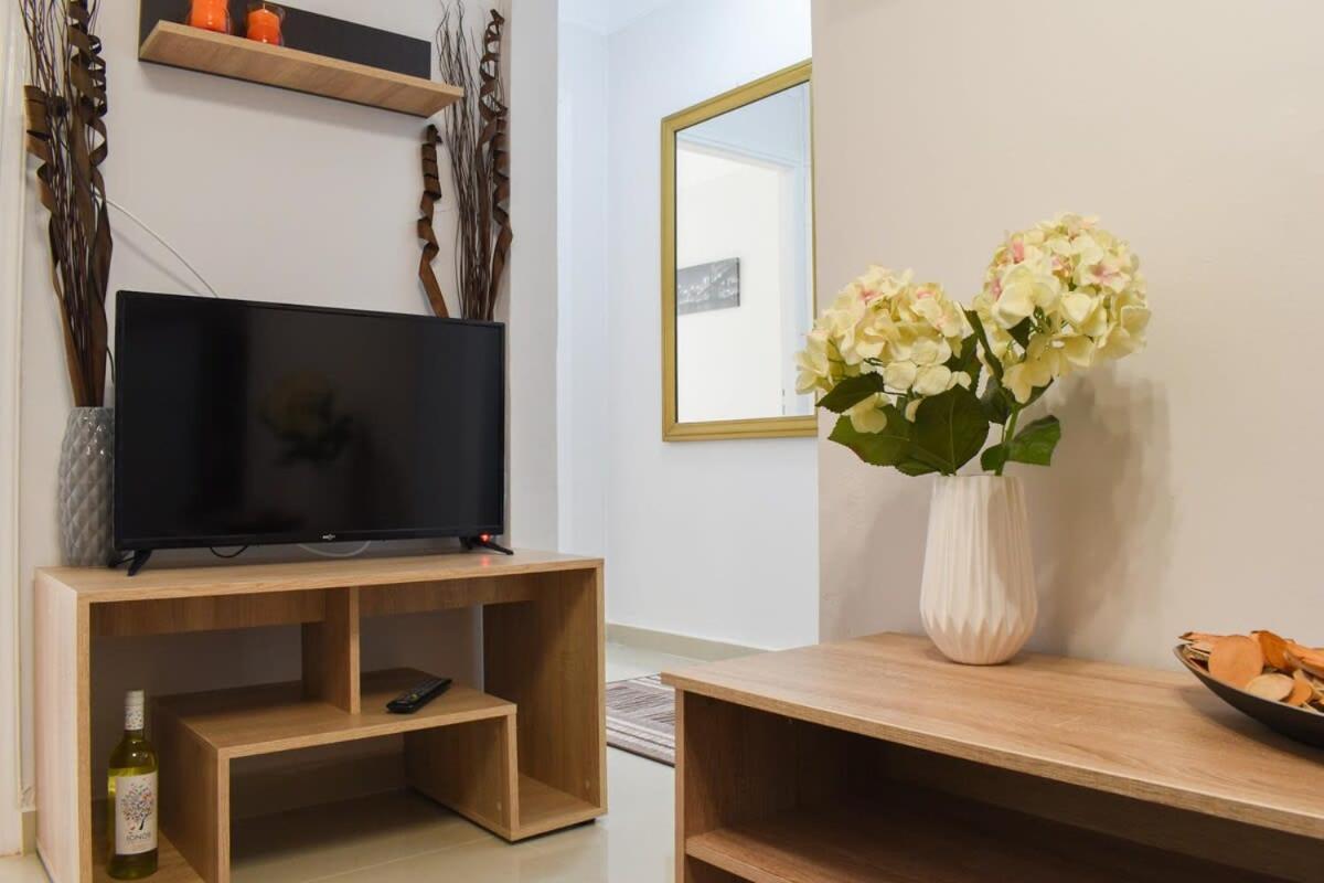 Appartamento Comfy Central Square Gem With Balcony Kalamata Esterno foto