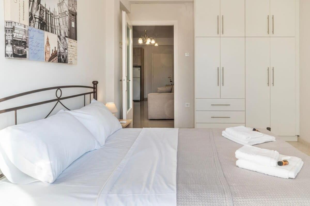 Appartamento Comfy Central Square Gem With Balcony Kalamata Esterno foto