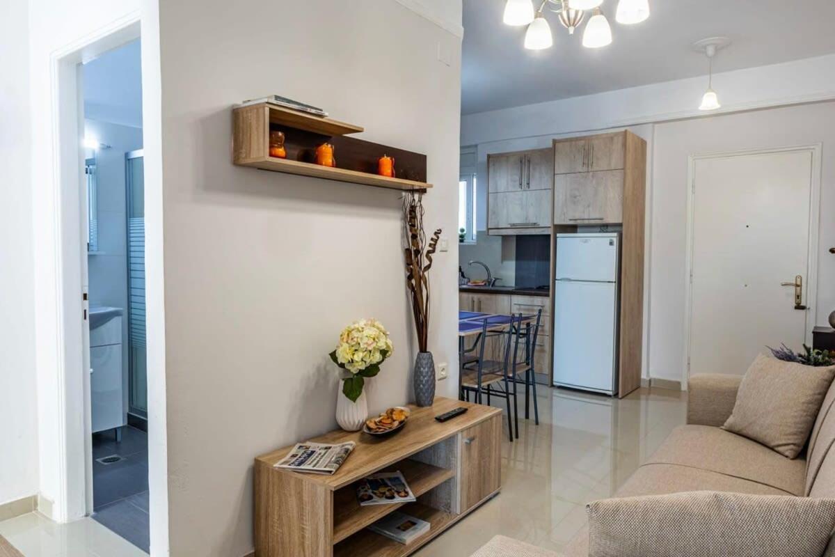 Appartamento Comfy Central Square Gem With Balcony Kalamata Esterno foto