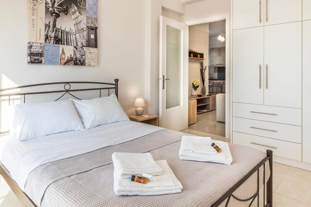 Appartamento Comfy Central Square Gem With Balcony Kalamata Esterno foto