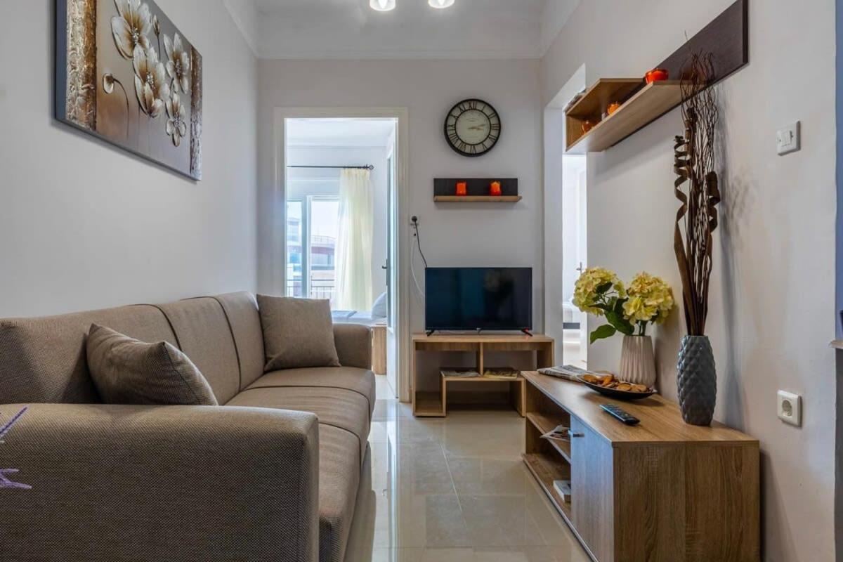 Appartamento Comfy Central Square Gem With Balcony Kalamata Esterno foto