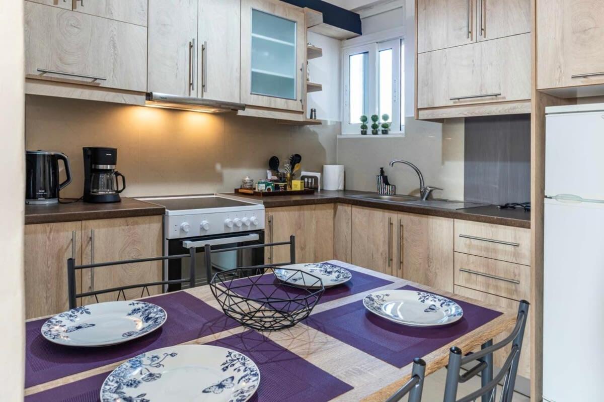 Appartamento Comfy Central Square Gem With Balcony Kalamata Esterno foto